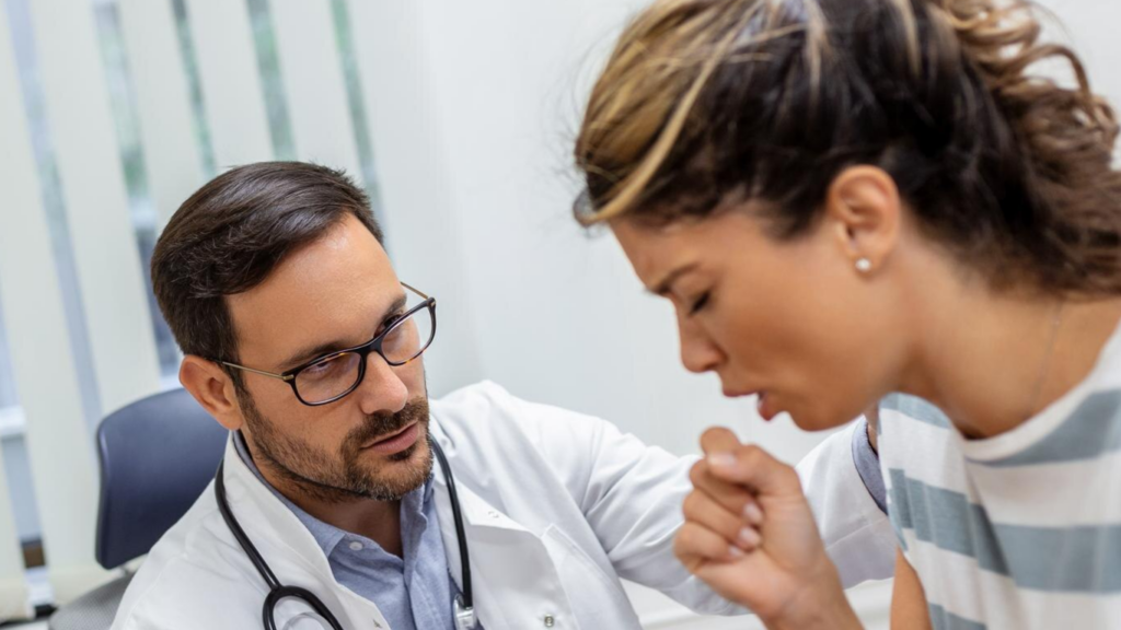 Imunologista tratando asma e rinite